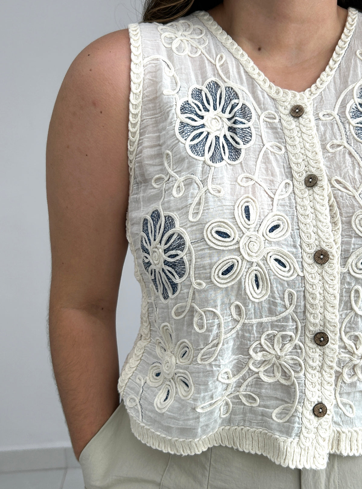 Lucille Embroidery Top ā view 3