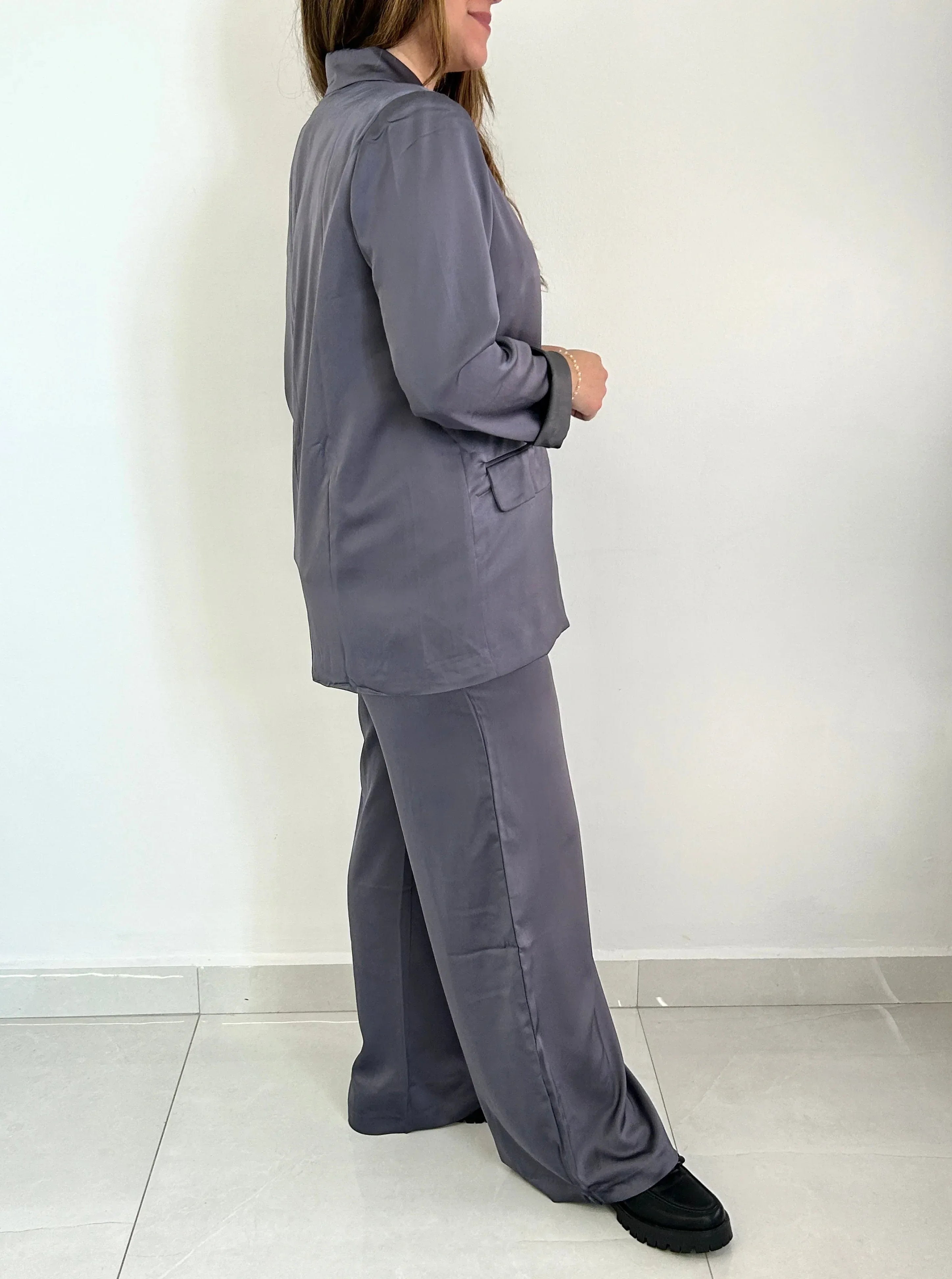 Andy Blazer - Cuevas Closet -