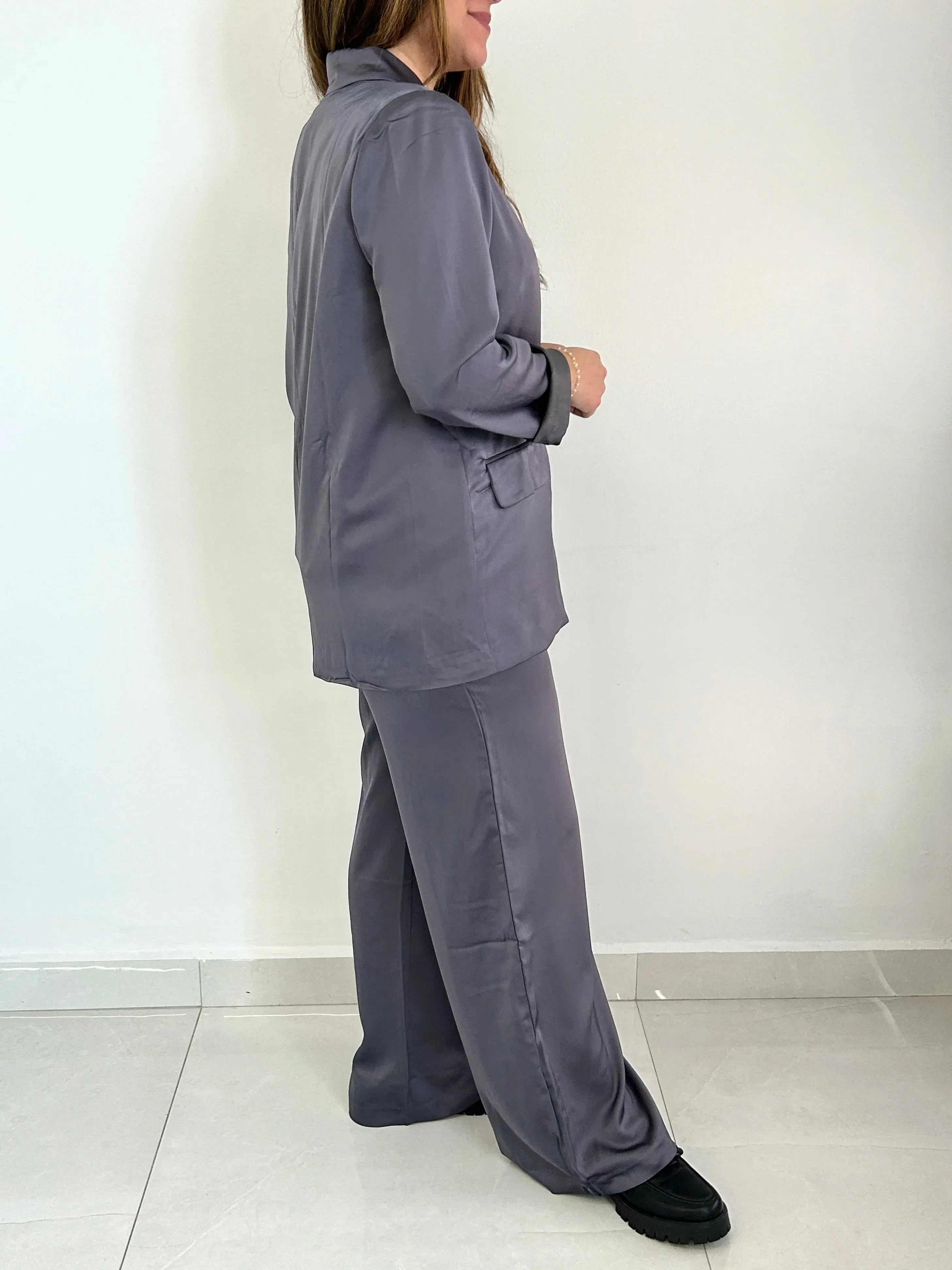 Andy Blazer - Cuevas Closet -