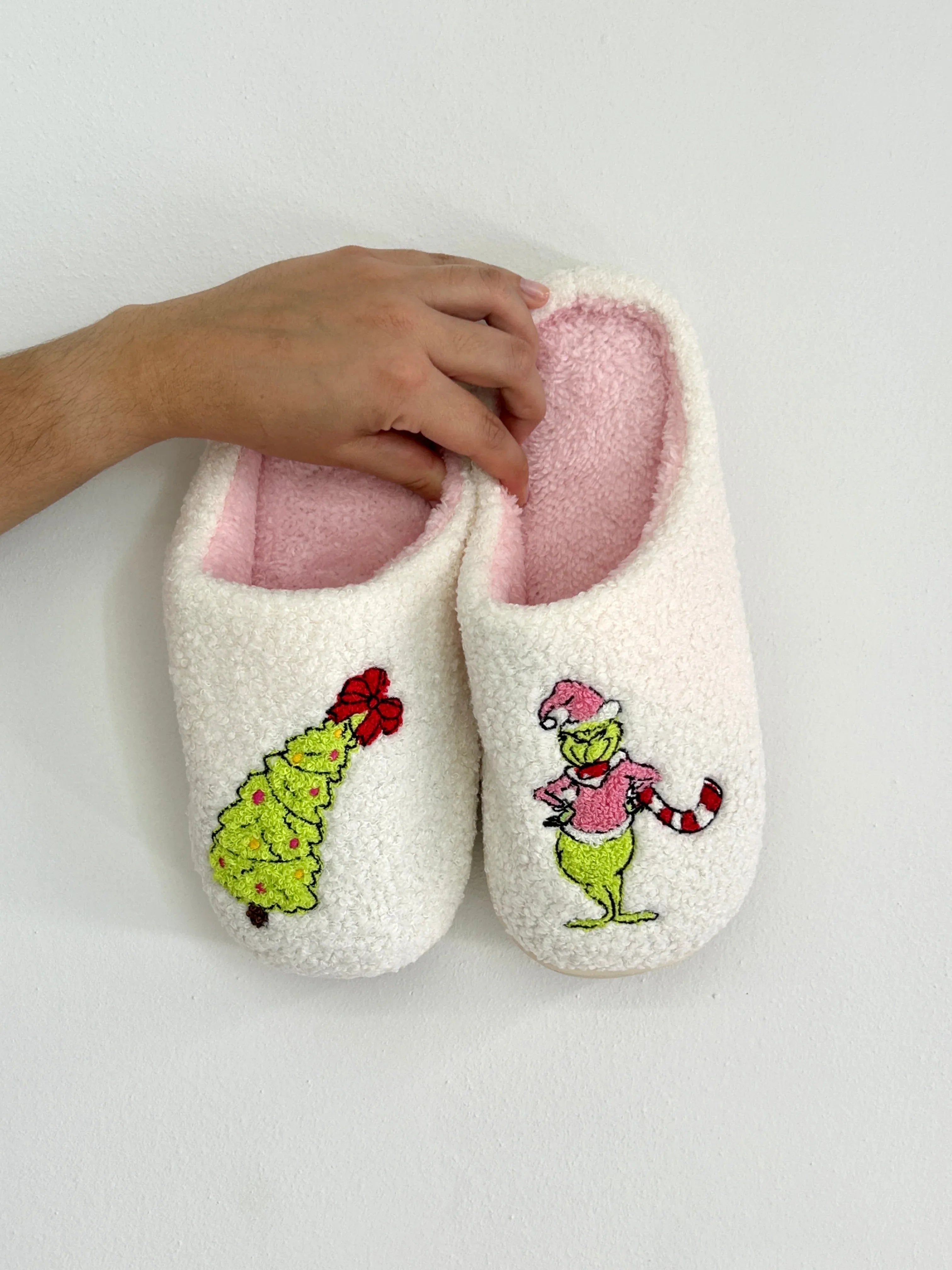 Christmas Slippers - Cuevas Closet - Accessories