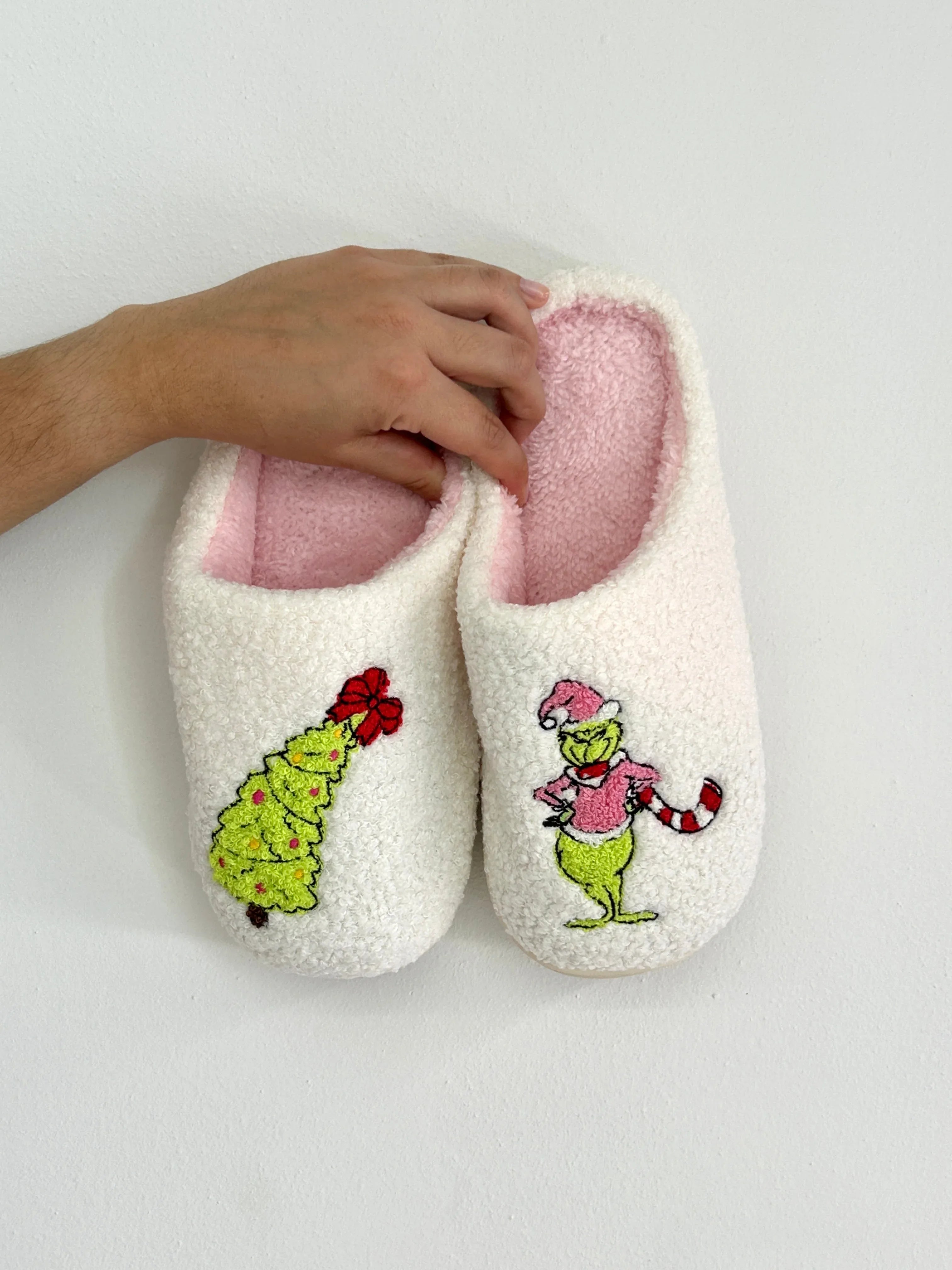 Christmas Slippers - Cuevas Closet - Accessories