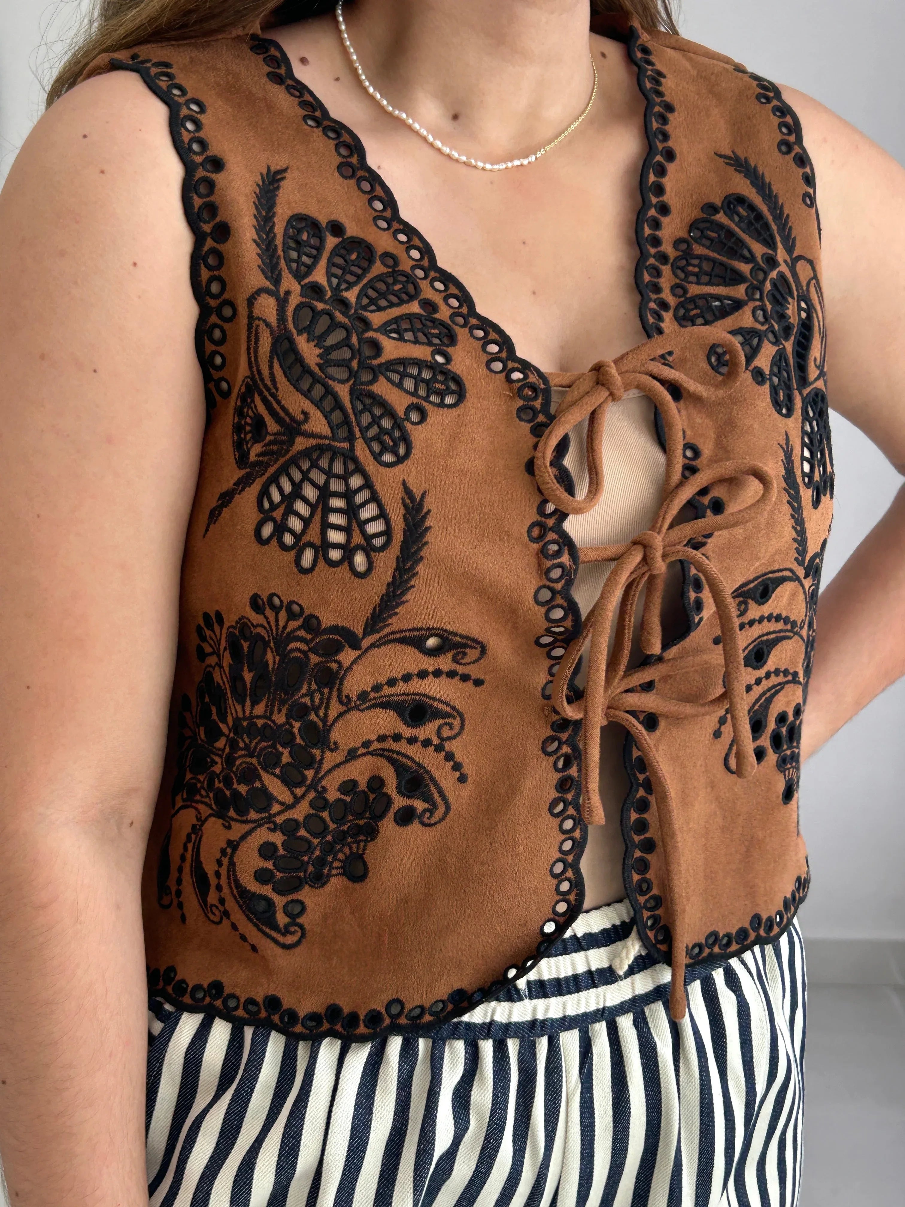 Scottie Vest - Cuevas Closet - Tops