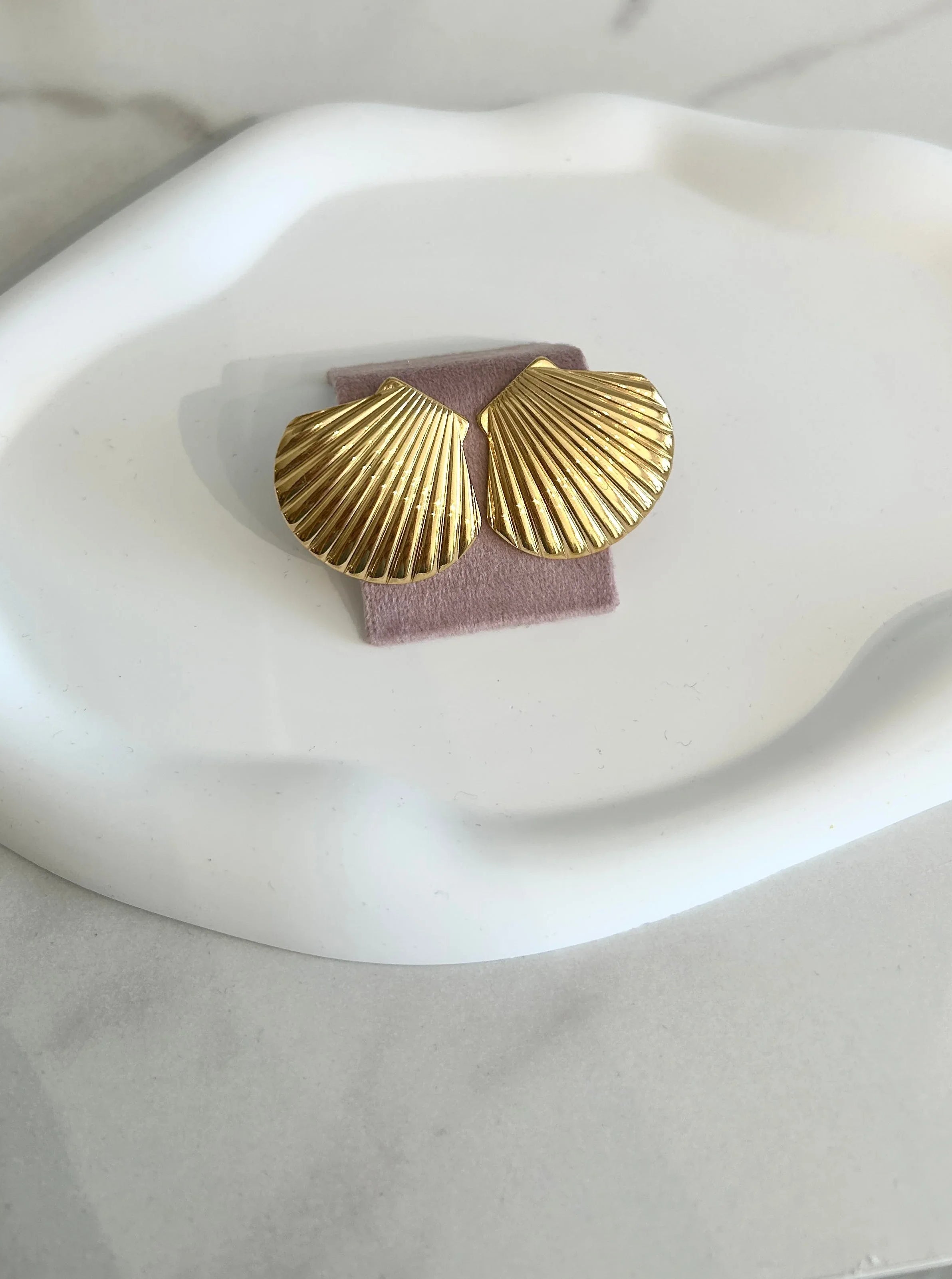 Sea Shell Shine Earrings - Cuevas Closet -