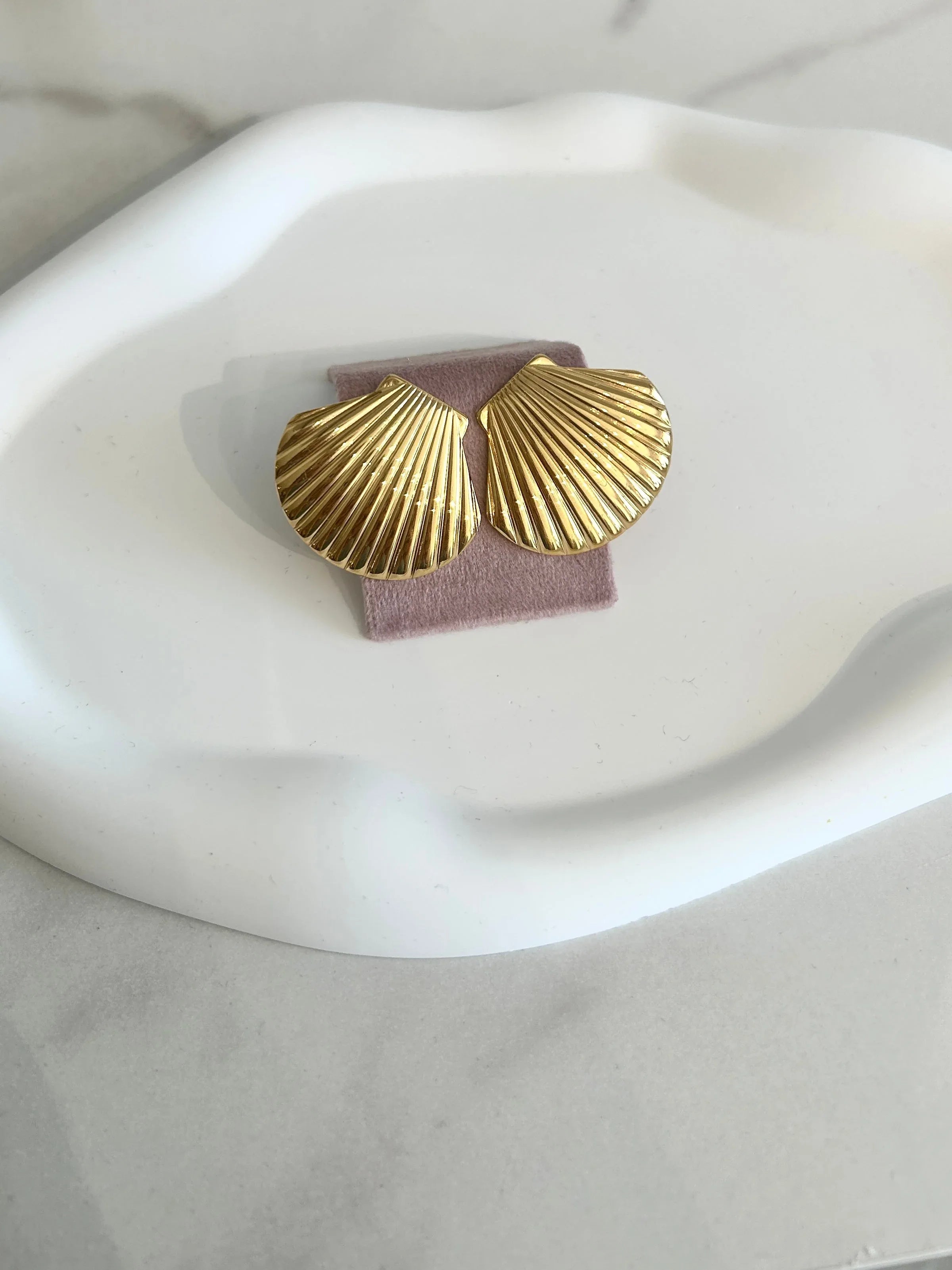 Sea Shell Shine Earrings - Cuevas Closet -