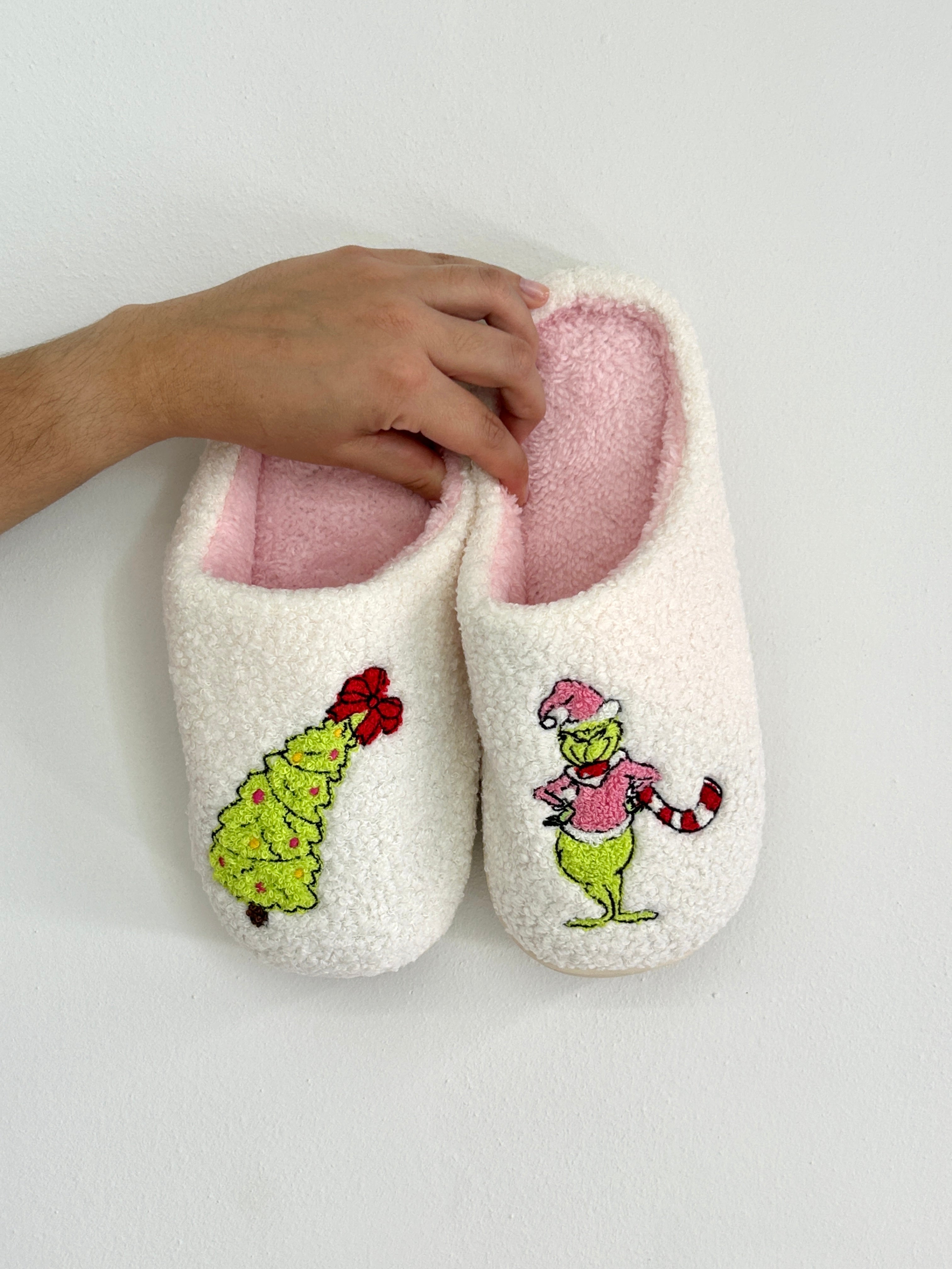 Christmas Slippers - Cuevas Closet - Accessories